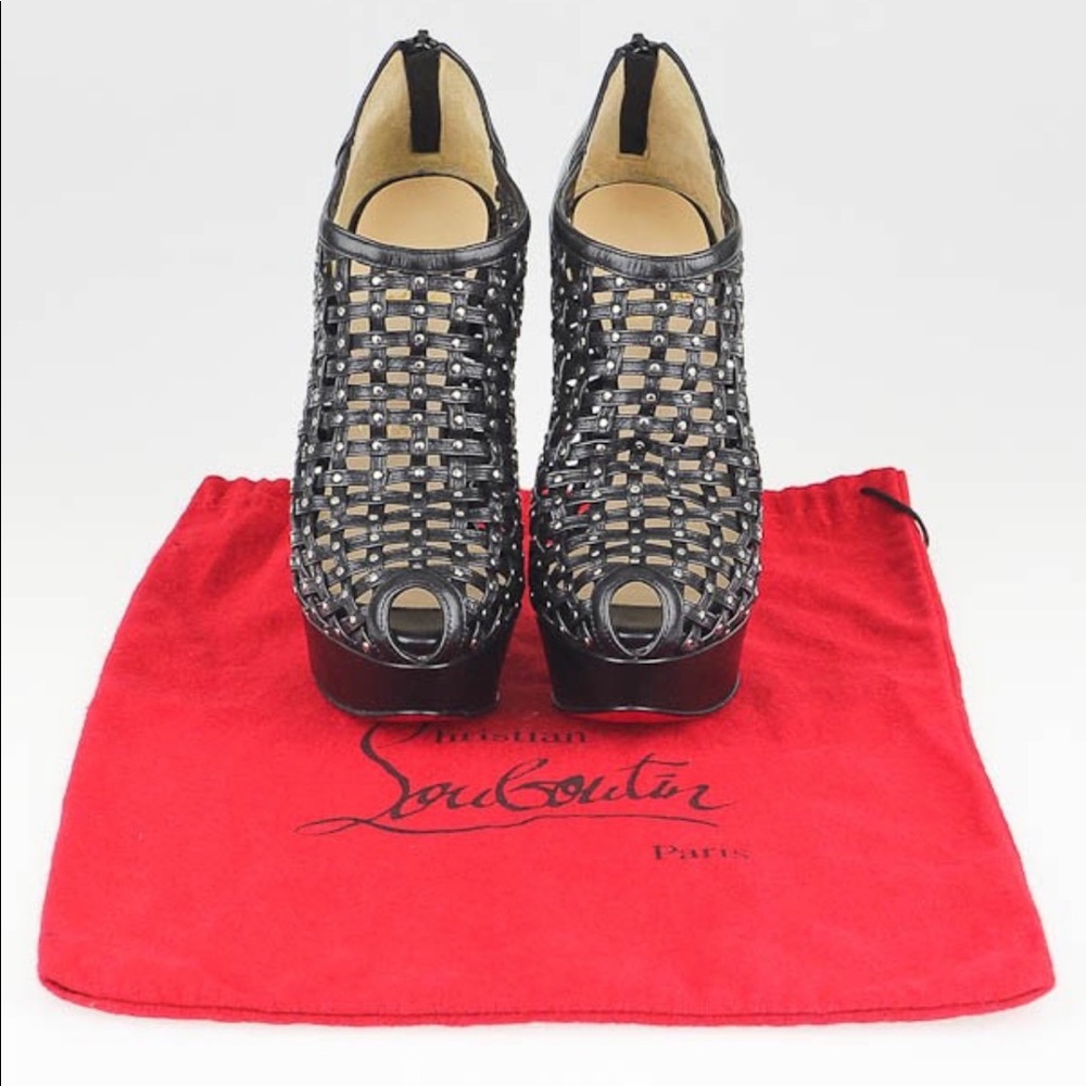 GOOD CONDITION AUTHENTIC CHRISTIAN LOUBOUTIN
